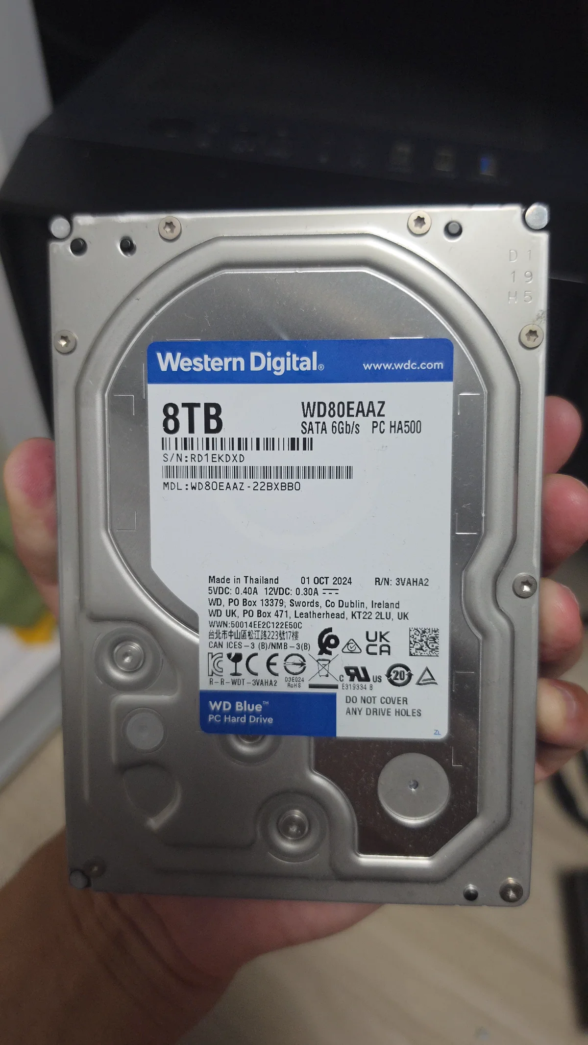 WD80EAAZ 라벨 — 8TB SATA 6Gb/s 2024년 10월 제조 태국