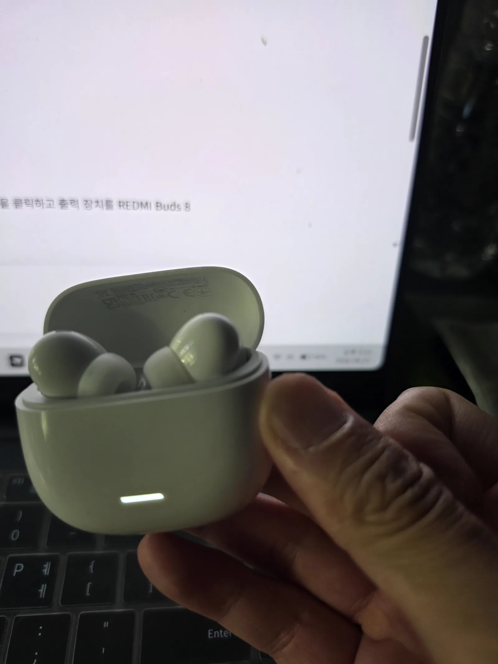 오픈 케이스 LED 점등 — 노트북 앞 페어링 준비