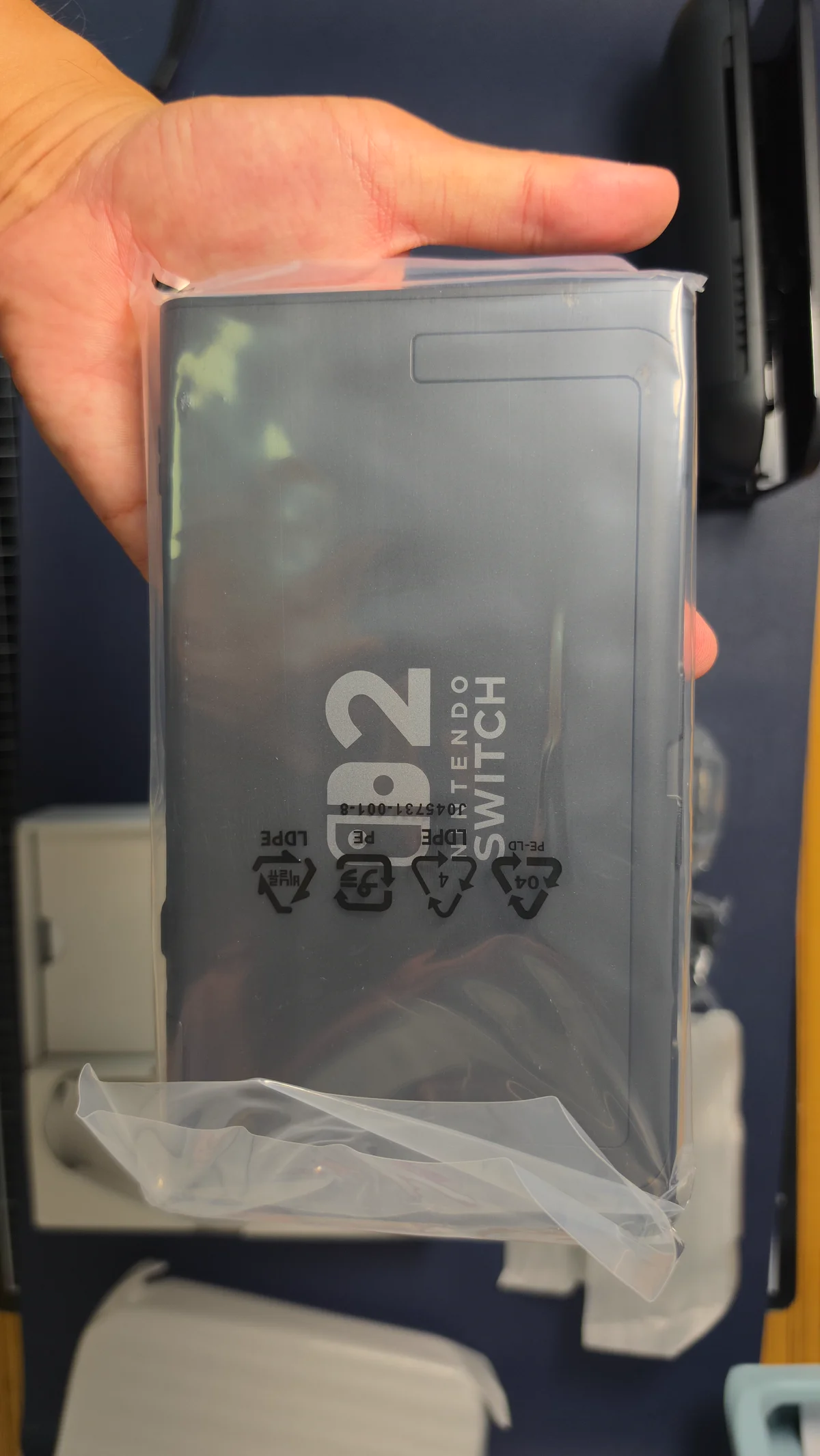 스위치 2 본체 뒷면과 윗면 USB-C