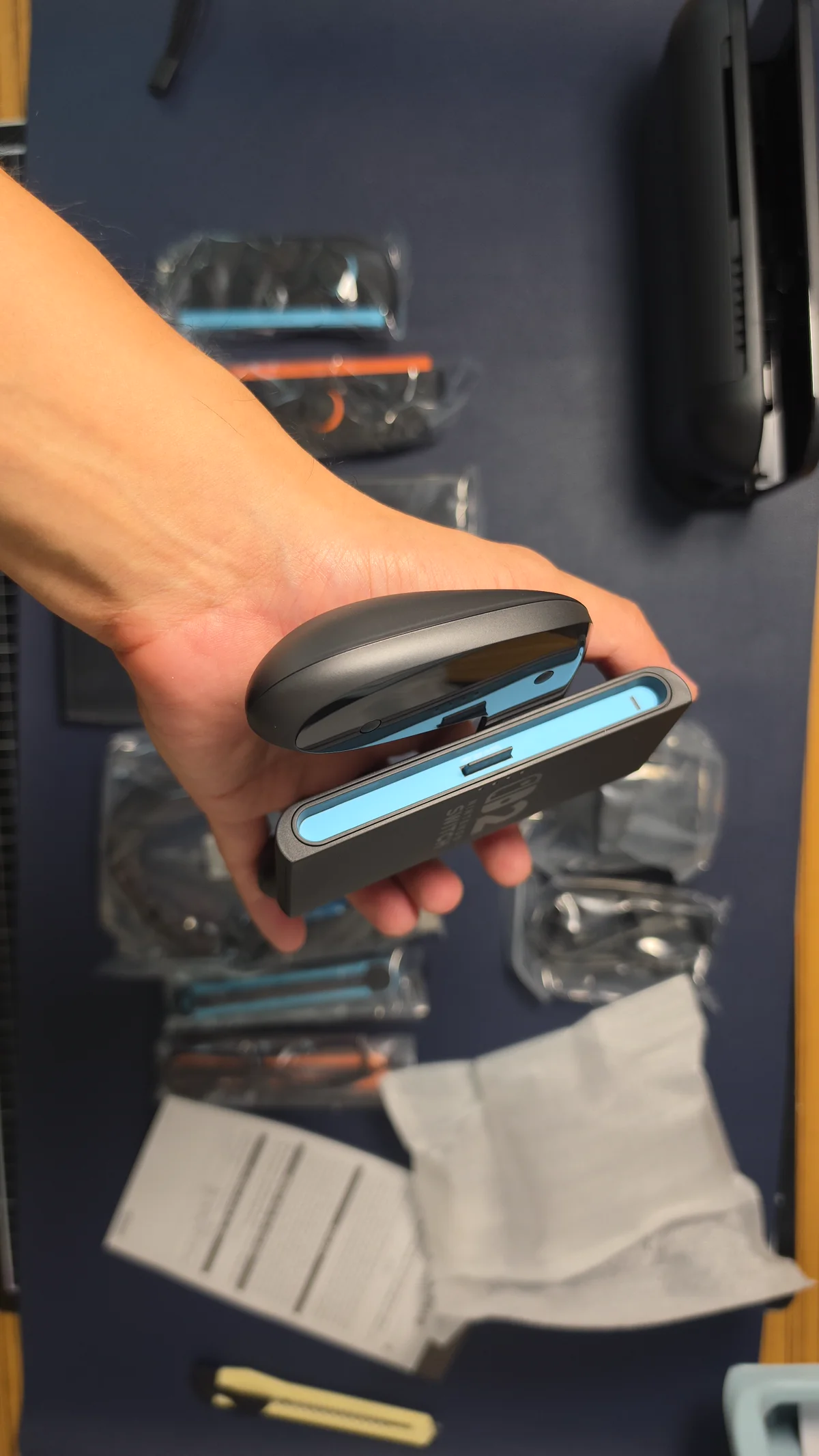 Joy-Con 2 옆면 레일과 본체 장착면